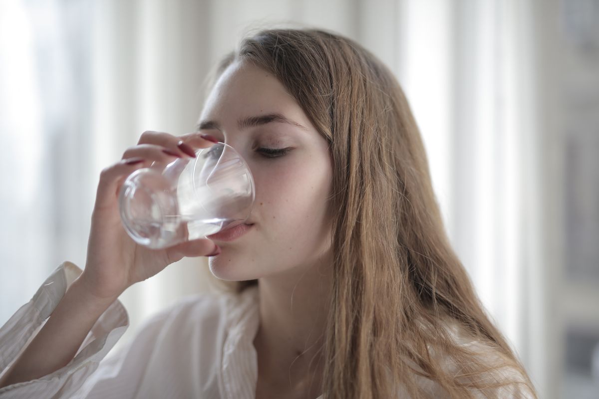 How can I stay safe in hot weather as I get older?