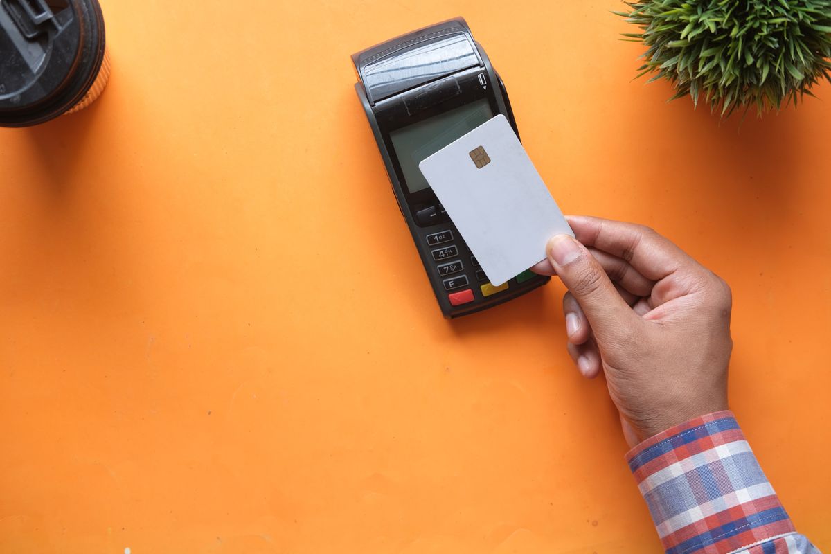 Could a “missed parcel” text let a scammer add your card to their phone?